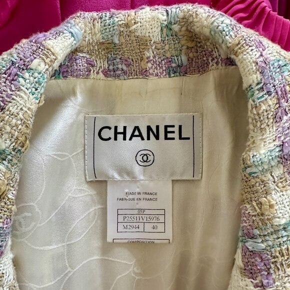 CHANEL White, Purple and Blue Tweed Jacket, 2005 RARE Excellent - Picture 5 of 15